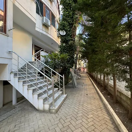 Apartment The Is 50 Meters Away Golem (Tirana)